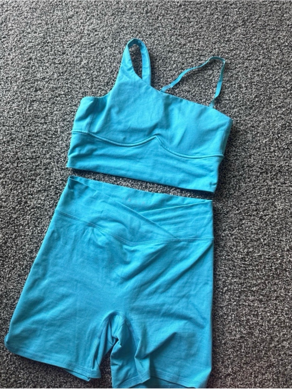 Suzie B Fitness’s brand “Isla Movement” workout set